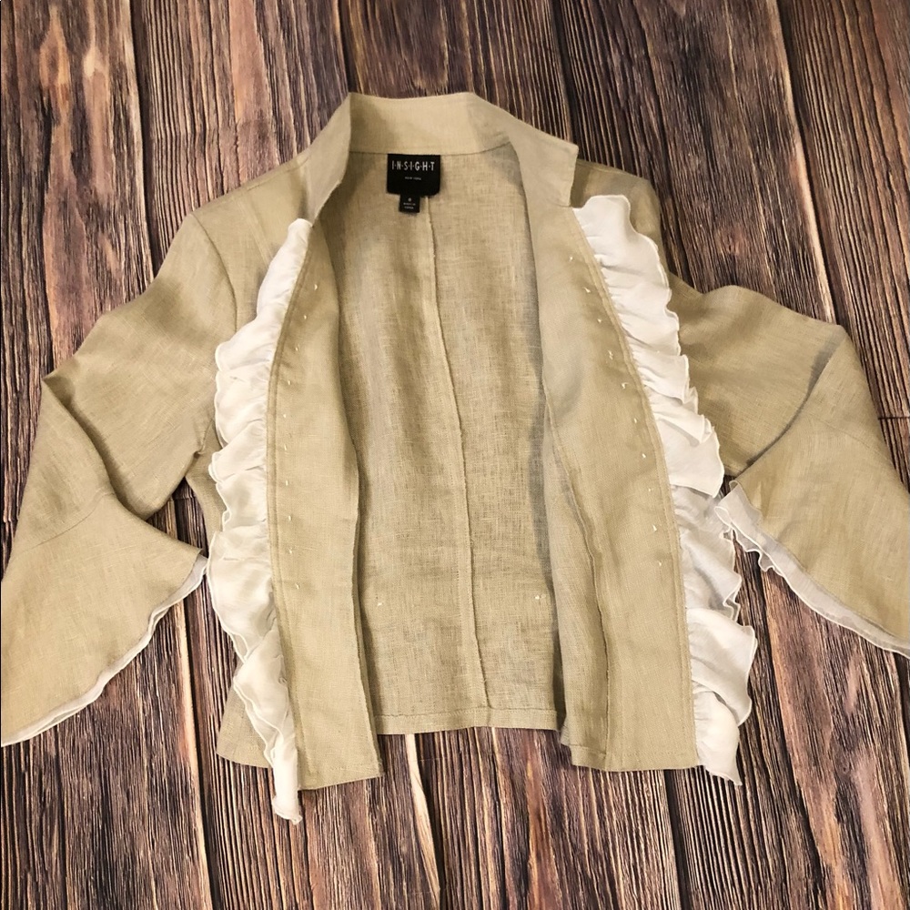 INSIGHT TAN LINEN WITH WHITE RUFFLED FRONT & ON ARMS  BUTTONS JACKET/TOP size 8 - Picture 6 of 15